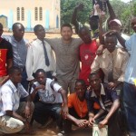 VoluntarioFabian y jovens de Zóbwé